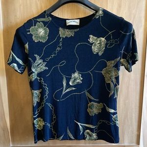 MUST GO Dark Floral Stretchy Vintage Tshirt 90s